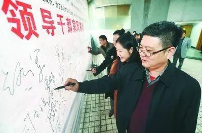保時捷女車主一巴掌，童所長被免職，被“坑”的丈夫冤不冤？